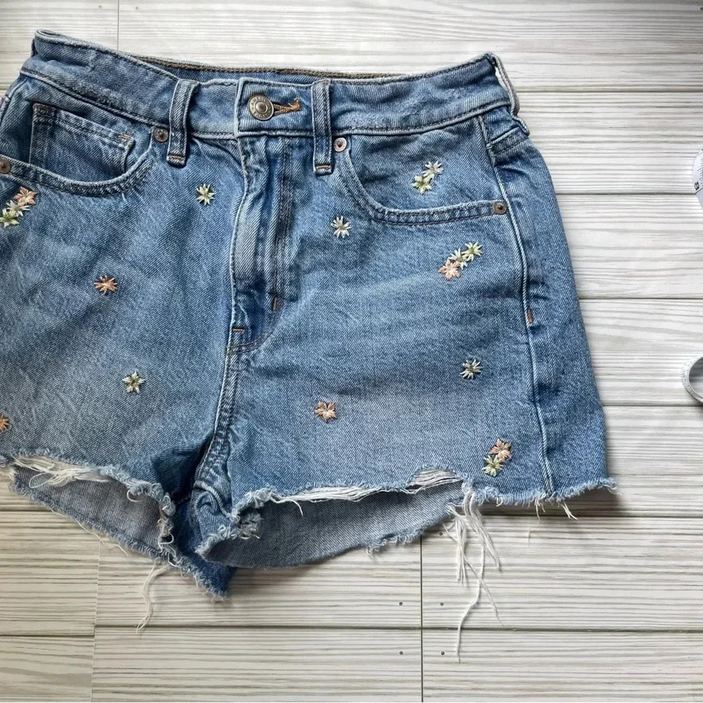 American eagle high rise embroidered mom shorts size 00 - Picture 2 of 10